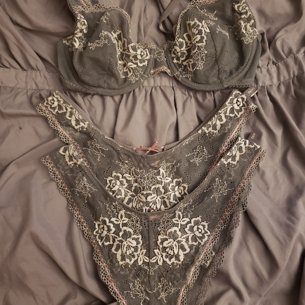 ☆NWOT☆ DKNY Bra/Thong set